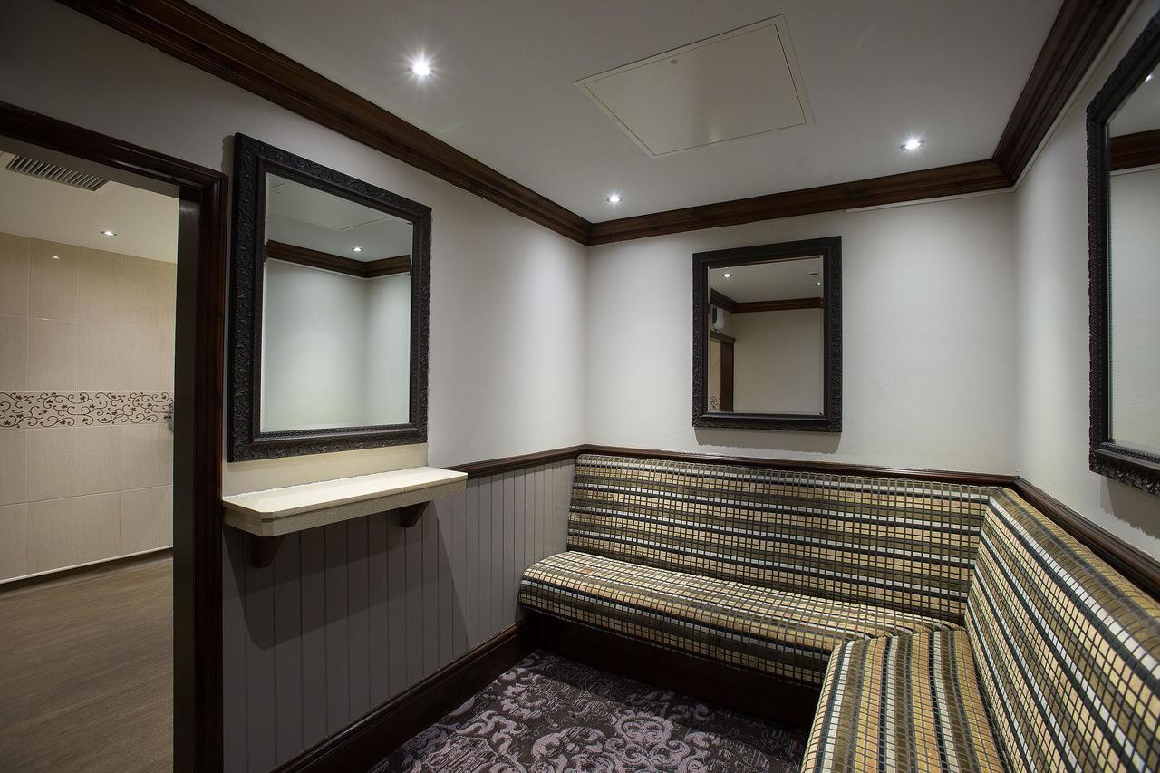 The Furness Railway Wetherspoon Hotel Barrow-in-Furness Ngoại thất bức ảnh