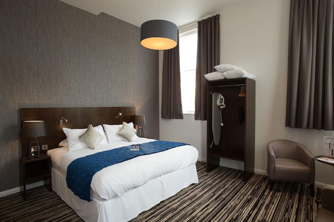 The Furness Railway Wetherspoon Hotel Barrow-in-Furness Ngoại thất bức ảnh