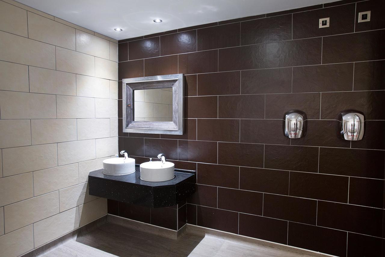 The Furness Railway Wetherspoon Hotel Barrow-in-Furness Ngoại thất bức ảnh