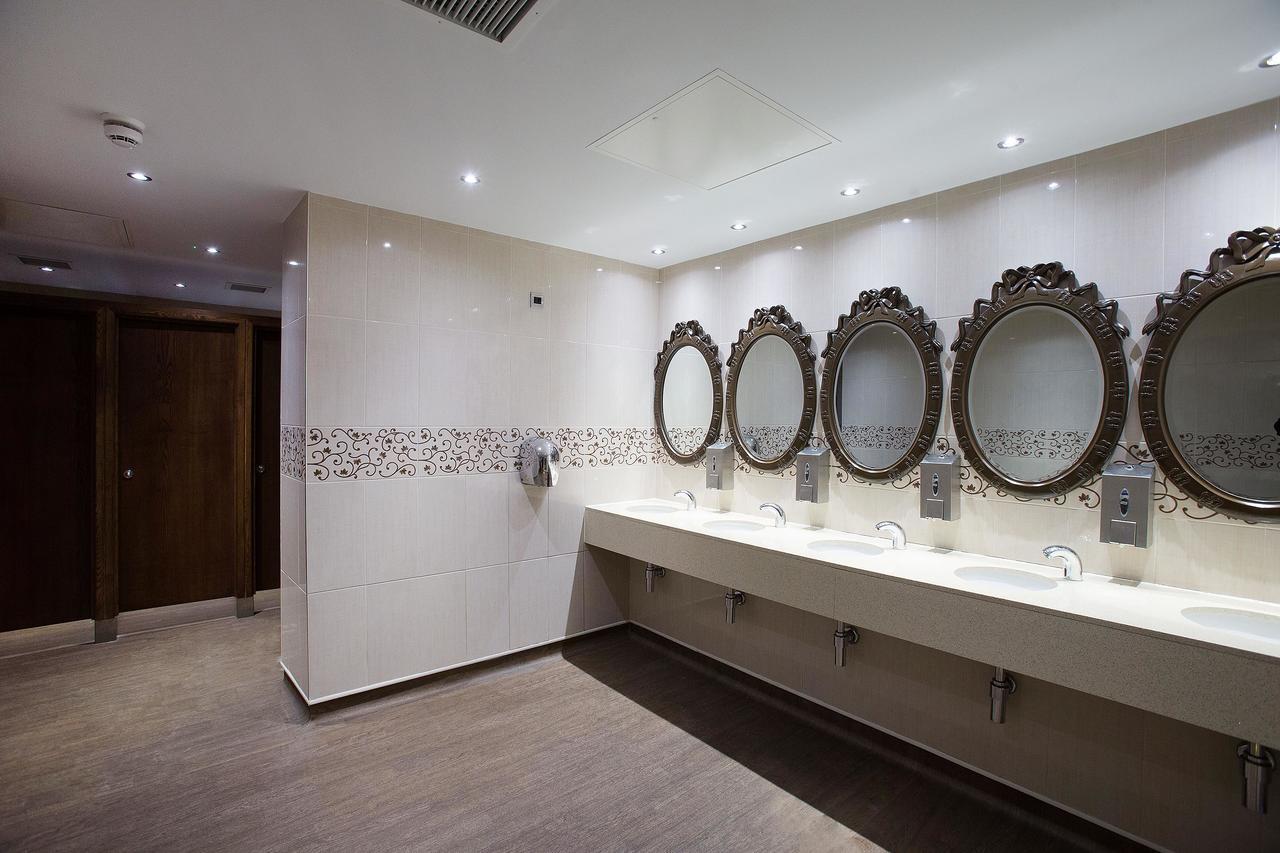 The Furness Railway Wetherspoon Hotel Barrow-in-Furness Ngoại thất bức ảnh