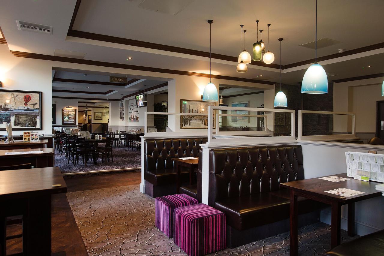 The Furness Railway Wetherspoon Hotel Barrow-in-Furness Ngoại thất bức ảnh